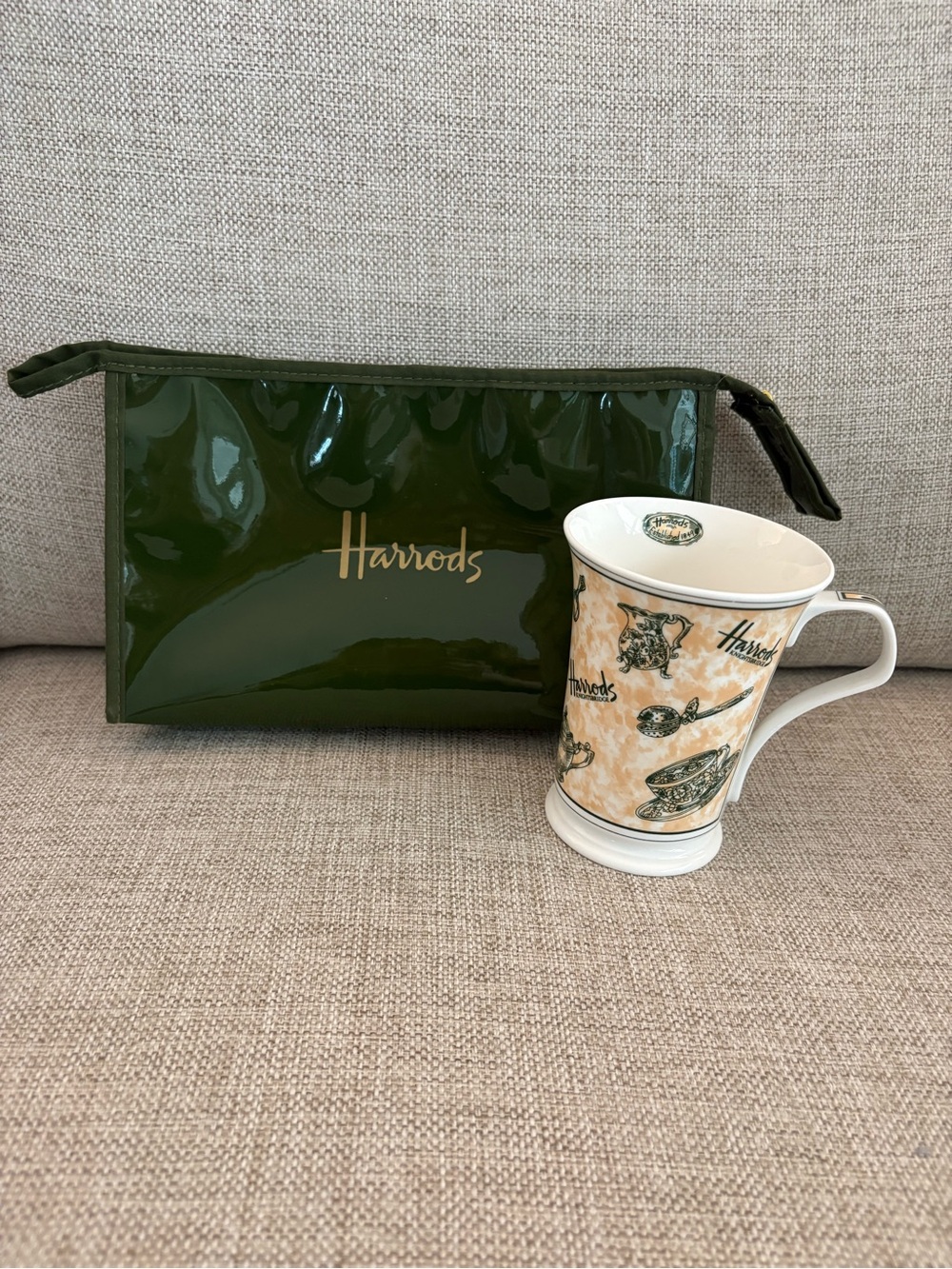 Harrods Knightsbridge Mug & Cosmetic Bag Bundle
